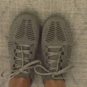 Under Armour - 7.5 Women Gray Shoes